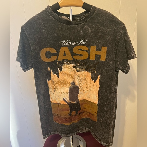 johnny cash Tops - Johnny Cash vintage style graphic tee